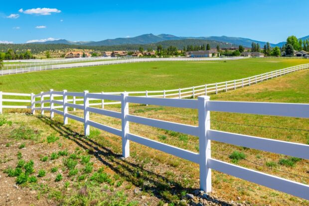 The Best Fencing Options for Large Properties in Southern New Mexico & West Texas