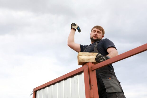 Why Pounding Fence Posts Is Better Than Digging Holes and Using Concrete in Carlsbad, NM